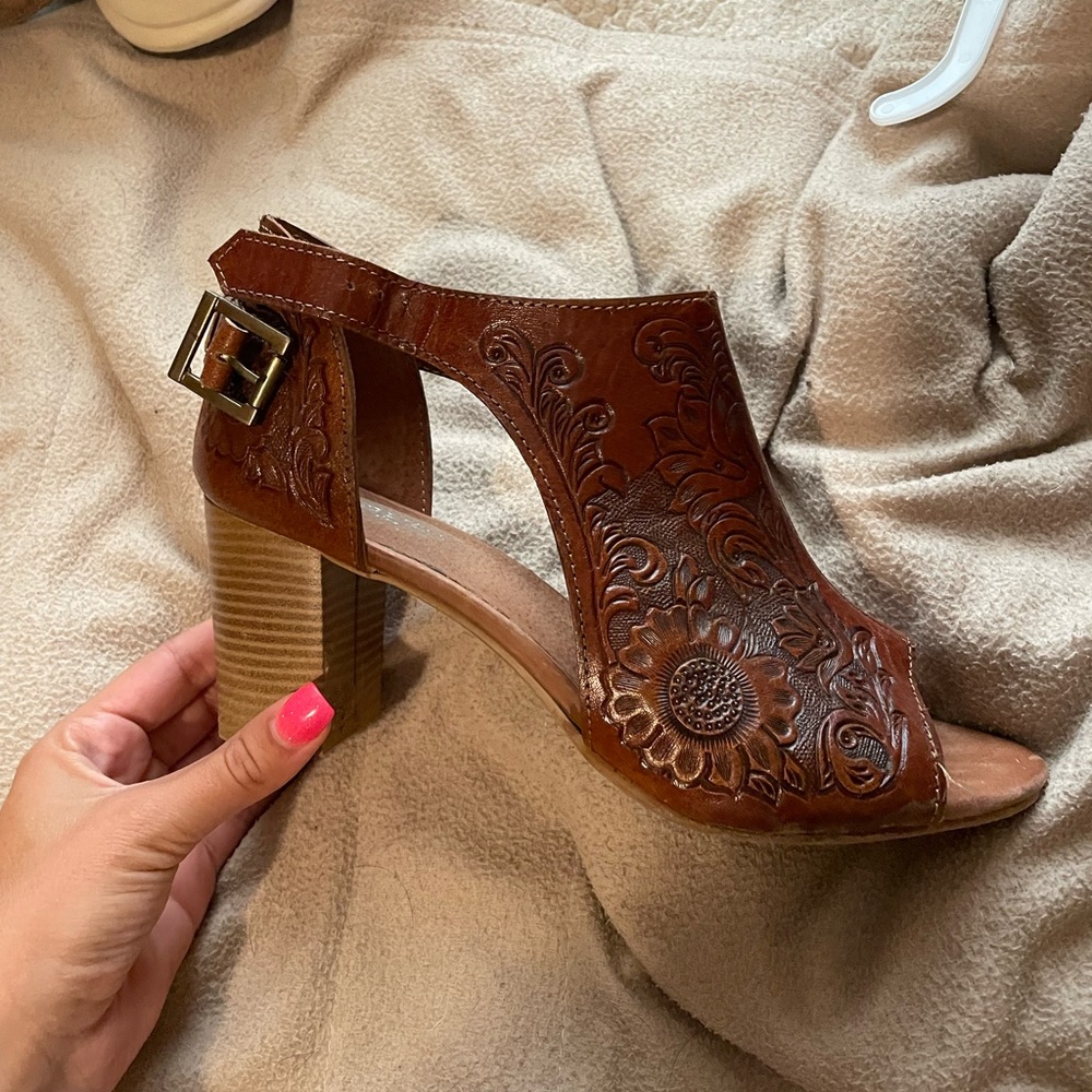 Roper brand Size 9 1/5 worn once!!!